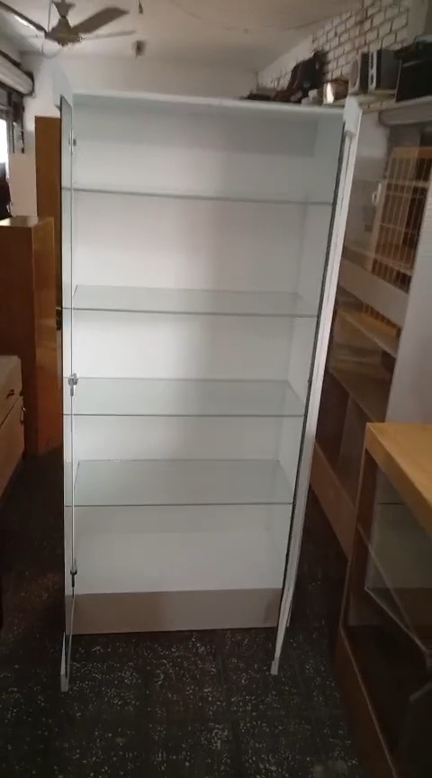 Vitrina Llave Alta Puerta Abierta Lateral